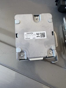 OEM 2016-2022 Toyota Prius 1.8L VEHÍCULO APROXIMADO ALTAVOZ CONTROLADOR - Imagen 1 de 4