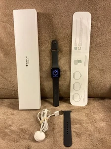 Apple Watch Series 3 38mm Space Gray Aluminum Case with Black Sport Band... - Zdjęcie 1 z 6