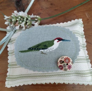 Handmade hanging linen lavender heart~Sophie Allport garden birds ~ woodpecker - Picture 1 of 5