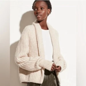 Vince winter white alpaca chunky cardigan size medium baby alpaca quiet luxury - Picture 1 of 8