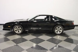 Chevy Camaro IROC 1985 - Z (negro plateado) póster | 24x36 pulgadas | coches Z - Imagen 1 de 1