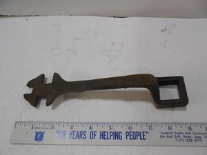 Tuerca de eje de granja de colección multi-llave tractor buggy vagón, hierro fundido - Imagen 1 de 5