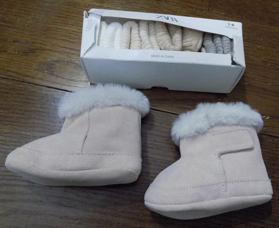 Lote Botas Zara Bebé Beige SUPER SUAVES Forradas de Piel Sintética 3-9 Mo y 4 Pares Calcetines 1-6mo Foto 1 de 4