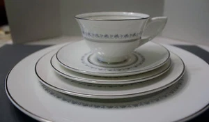 ROYAL DOULTON TIARA 5 PIECE PLACE SETTING - Picture 1 of 5