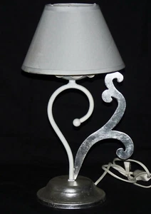 Lume con paralume lampada da tavolo shabby chic bianca e foglia argento art.204 - Imagen 1 de 3