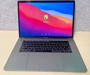 Apple MacBook Pro Mid 2017 A1707 i7 7700HQ 2.8GHz 16GB 500GB 15.4" | - Picture 1 of 8