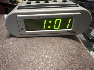 ADVANCE Digital Alarm Clock For Bedroom Tested And Works. - Picture 1 of 5