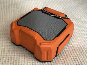 Klein Tools AEPJS3 Altoparlante Bluetooth da cantiere con magnete e gancio LEGGI testato - Foto 1 di 3