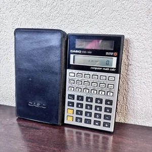Casio CM-100 Computer Matematica Calcolatrice Vintage con Custodia Cella Solare FUNZIONA NOTE - Foto 1 di 7