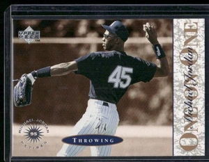 Upper Deck Minor League #1 1995 Michael Jordan Michael Jordan uno contro uno - Foto 1 di 2