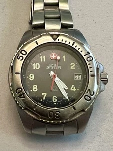 VTG. WOMENS SWISS MILITARY WATCH WITH DATE FRESH BATTERY VERY NICE - Picture 1 of 4