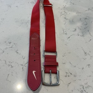 Nike Baseballgürtel rot elastisch verstellbar ausziehbar Einheitsgröße Swoosh Unisex - Bild 1 von 6
