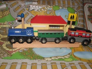 Toys R Us Geoffrey Holzeisenbahn Zug Motorgleis Personenwagen Caboose - Bild 1 von 4