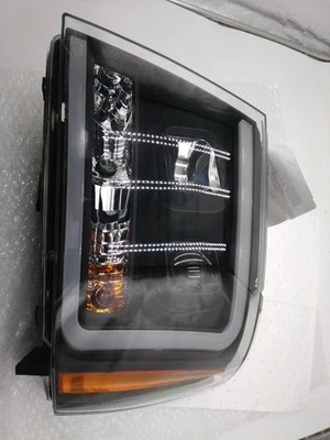 Conjunto de faros izquierdos usados se adapta a: Chevrolet Suburban 1500 2012 grado B izquierdo Foto 1 de 4