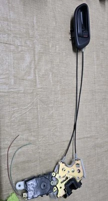 Actuador de pestillo de puerta de pasajero delantero derecho Subaru Forester 2003-08 OEM Foto 1 de 4