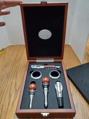 Sacacorchos Brookstone Heritage Connoisseur Juego de 6 abridores de caja de secuoya de lujo Foto 1 de 4