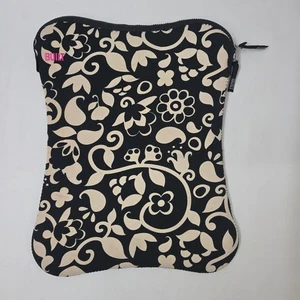 BUILT Neoprene Sleeve for 15-16" inch Laptops/Netbooks Black & White Floral Pink - Picture 1 of 5