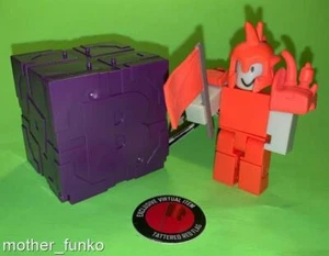 Flag Wars Red (Orange) Roblox Series 11 w/ unused virtual code Tattered Flag - Picture 1 of 2