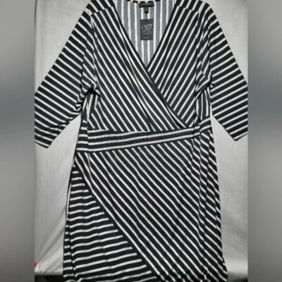 NUEVO CON ETIQUETAS Vestido Lane Bryant Imitación Envoltura Blanco y Negro Rayas Talla 26/28 Foto 1 de 4