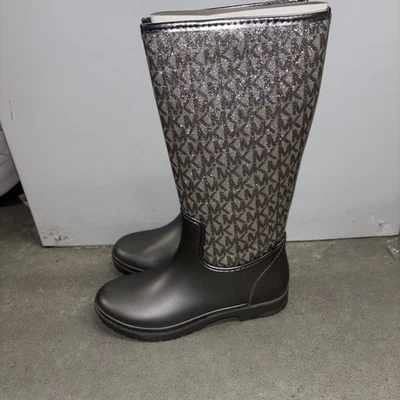 Botas de lluvia Michael Kors Romy para niños con brillo gris y plateado talla 2 Foto 1 de 4