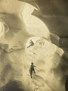 Washington Ice Climbers Men Explore Glacier Cave H.L. Toles Stereoview - Imagen 1 de 5