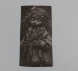 Haunted Evil Creepy Dolls Aufkleber 2,5"" x 1 3/8"" (AG) - Bild 1 von 2