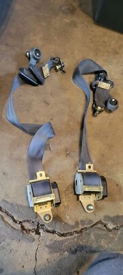 Cinturones de seguridad traseros azules Honda Civic 1990-91 hatchback Foto 1 de 4