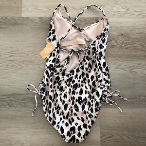 Traje de baño grande de una pieza con cobertura media estampado de leopardo Kona Sol nuevo con etiquetas - Imagen 1 de 9