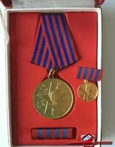 YUGOSLAVIAN MEDAL FOR MERITORIOUS SERVICE TO THE PEOPLE. With CASE - Picture 1 of 7
