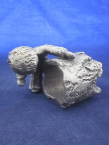HUDSON PEWTER Walli Ortman #064 Peek-a-Boo Boy Log Frog - Picture 1 of 7