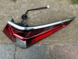 Luz trasera derecha derecha exterior (en la carrocería) se adapta a Lexus ES350 2016 agrietada - Imagen 1 de 7