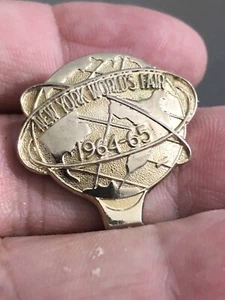 Vintage 1964 NY Worlds Fair Pin 1964-1965 Gold In Color Metal - Picture 1 of 9