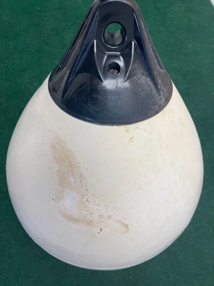 Boya Polyform A-4 20,5" diámetro - blanco [A-4 BLANCO] soportes de cuerda negros (#4 de 5) Foto 1 de 3