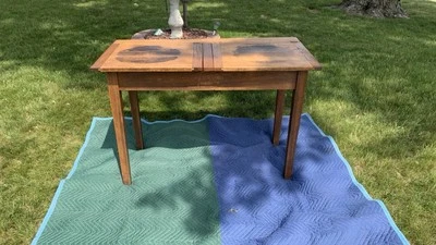 Escritorio escolar para dos personas Midth C. Roble con tapas con bisagras - ¡Muy bueno!! Foto 1 de 4