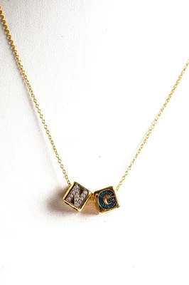Collar con bloque de letras de diamantes y topacio chapado en oro de plata de ley de 16" Foto 1 de 4