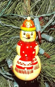 🎅🏽 Muñeco de Nieve Madera Pintado a Mano Adorno de Navidad Firmado en Rusia - Imagen 1 de 3