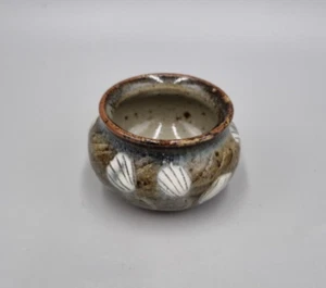 A Miniature Studio Pottery Bowl, Shell Pattern, VGC, Marked to base. - Picture 1 of 8