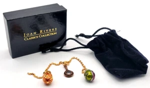JOAN RIVERS COLECCIÓN CLÁSICA ESMALTE HUEVO DIJES CON EXTENSORES Lupa - Imagen 1 de 3