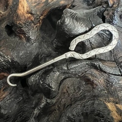 Antiguo gancho de botón de metal para botas victorianas tono plateado X mango en relieve Foto 1 de 4