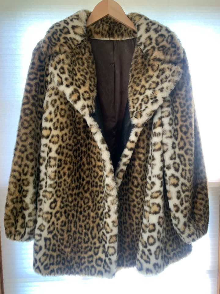 sportowne Leopard fur coat - Image 1 of 1