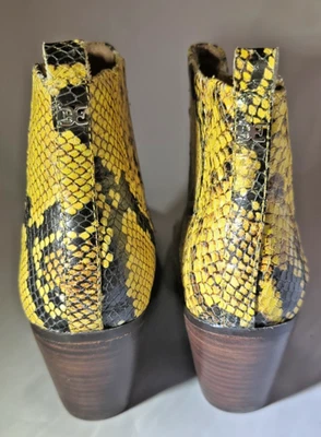 全新 Sam Edelman 女式 Winona 黄色蛇纹印花皮革西部短靴 尺寸 6M — 第 1/4 张图片