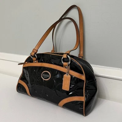 Bolso Bowler Coach F20065 Peyton Negro Charol Repujado Foto 1 de 4