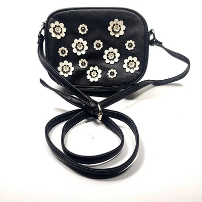 Bandolera de hombro negra Nine West floral blanca y negra margarita Foto 1 de 4