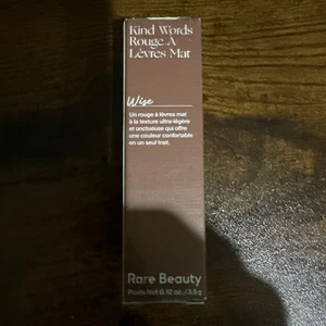 Lápiz labial mate Rare Beauty Kind Words - Sabio - 0,12 oz 3,5 g - Nuevo, sin usar - Imagen 1 de 2
