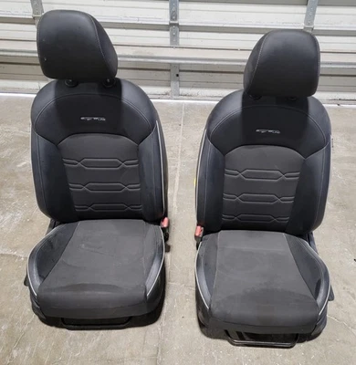 Kia Forte GT 2022 línea par de asientos delanteros diestros y diestros OEM Foto 1 de 4