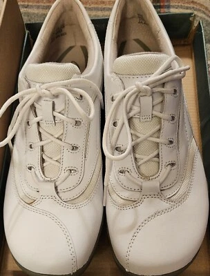 NEW Women's Clarks In Motion Drive White Leather Size 8.5 M - Image 1 of 4