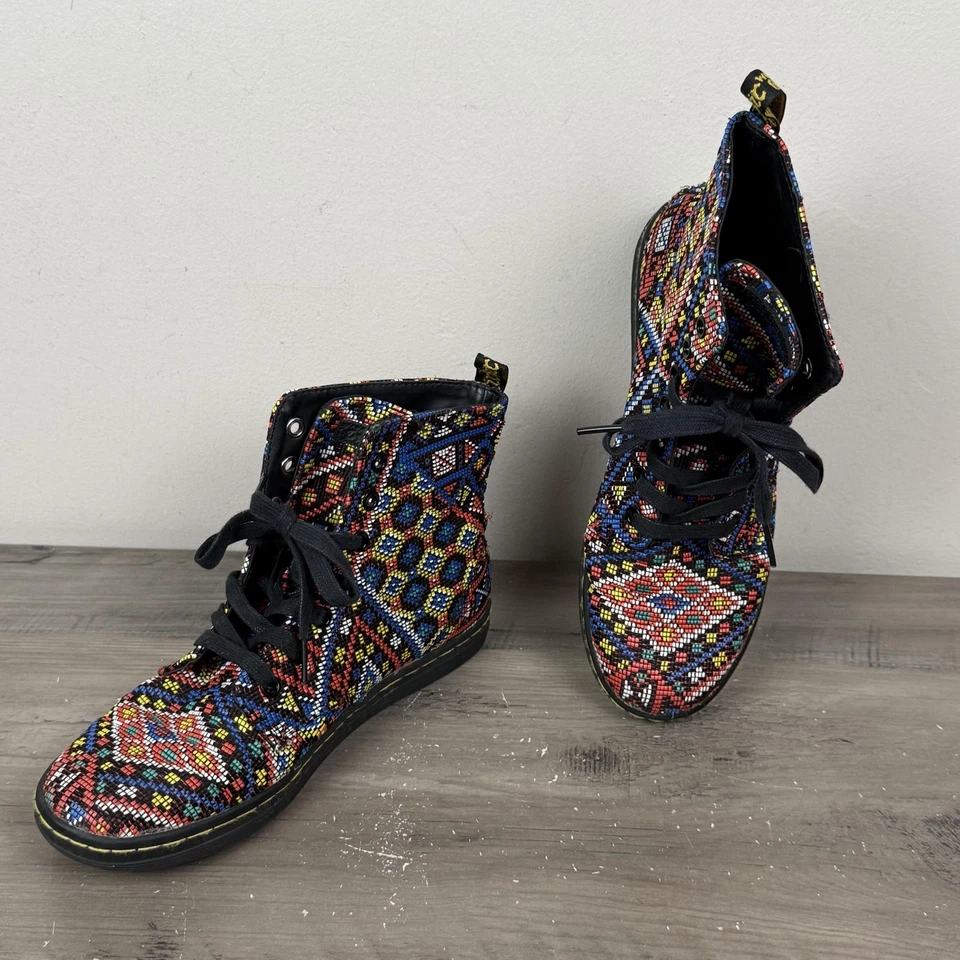Zapatos de caña alta Dr Martens Hackney para mujer talla 8 multicolor geométrico con cordones azteca Foto 1 de 4