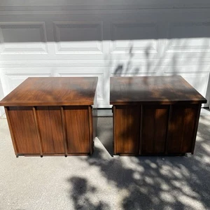 Lane Rhythm Mid Century Modern Pair Of Walnut Night Stands Or End Tables USA - Picture 1 of 19