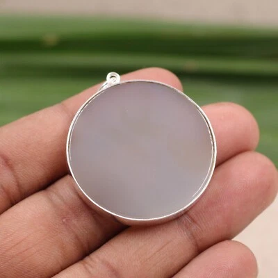 Ciondolo rotondo piatto in calcedonio grigio fine argento sterling 925 gioiel... - Immagine 1 di 4