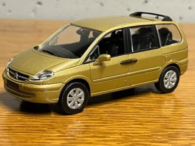 NOREV RÉÉDITION AU 1/43 citroen c8  EN BOITE - Photo 1/2